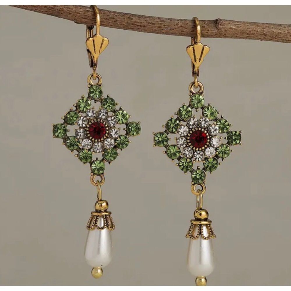 Betsey Johnson Beautiful Crystal Embellished Drop Dangle Earrings